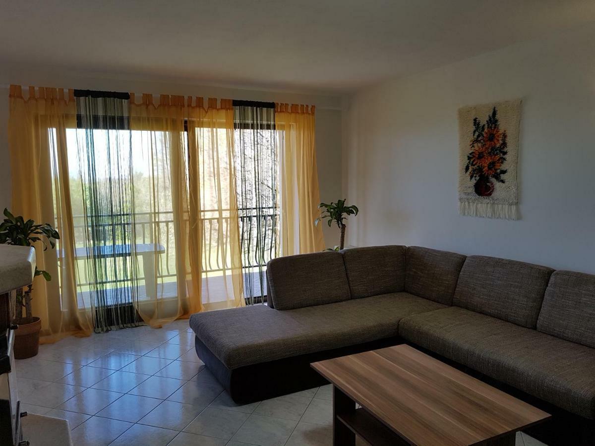 Apartman Roberta Лабин Екстериор снимка