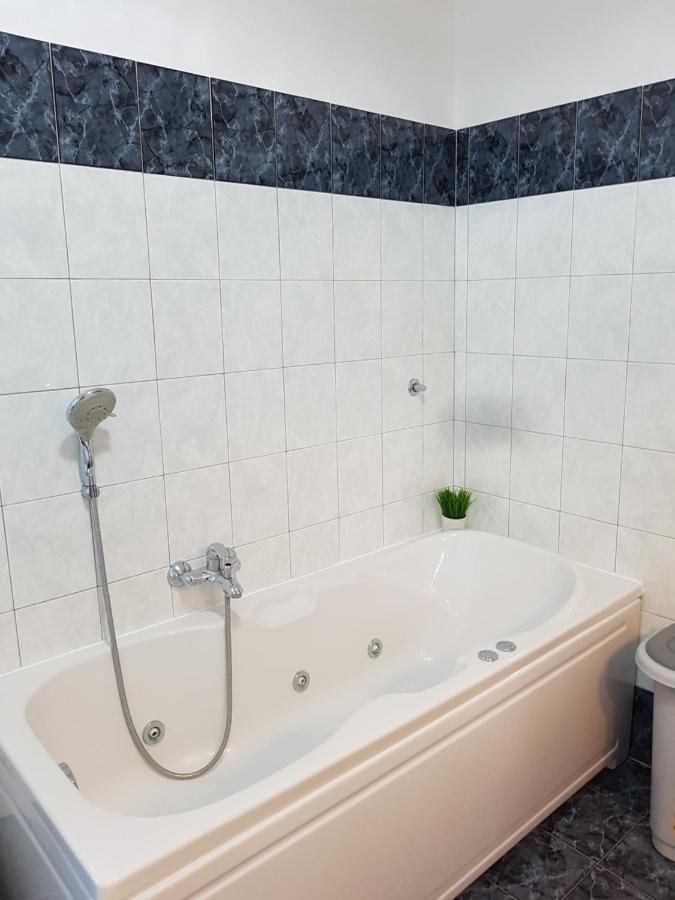 Apartman Roberta Лабин Екстериор снимка